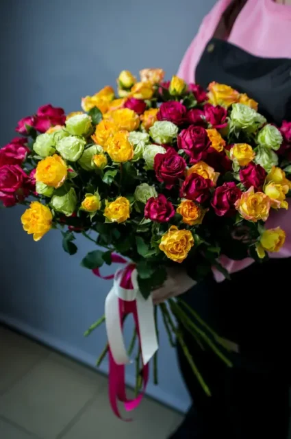 Кустовые розы микс 15 шт.